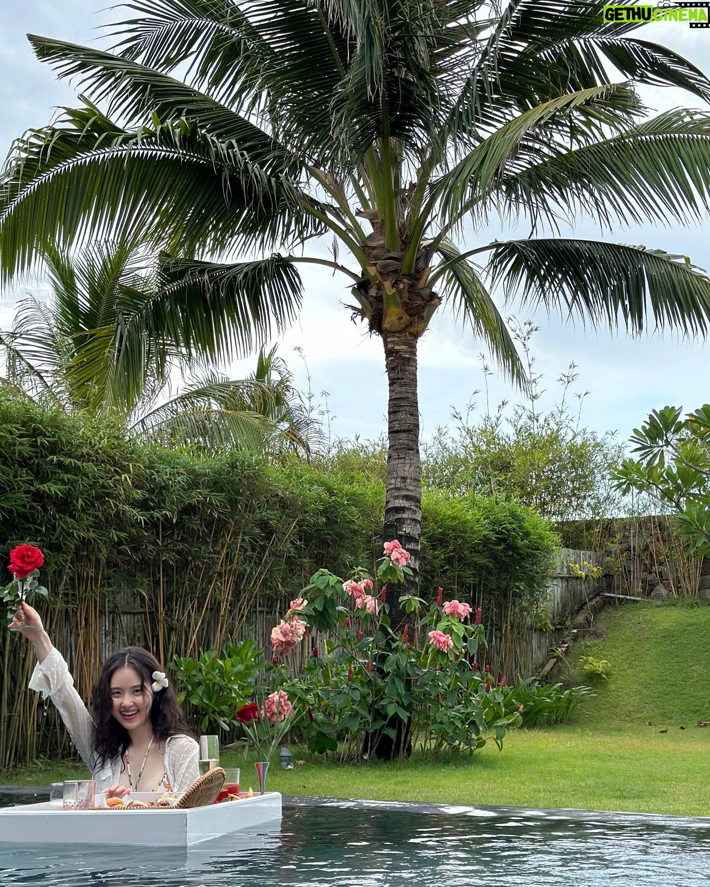Suh Yun-a - 3 Likes - 🇻🇳🍽️🥂🌹🌺