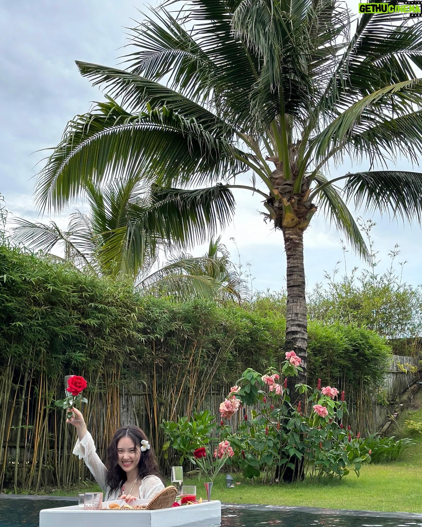 Suh Yun-a - 3 Likes - 🇻🇳🍽️🥂🌹🌺