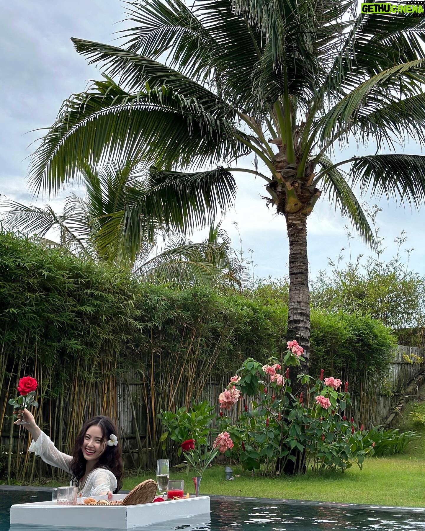 Suh Yun-a - 3 Likes - 🇻🇳🍽️🥂🌹🌺