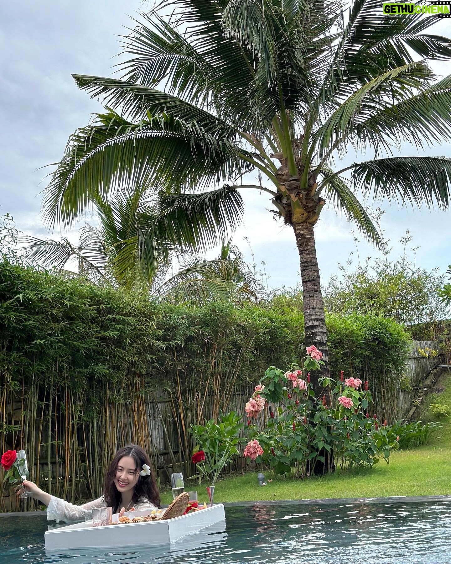 Suh Yun-a - 3 Likes - 🇻🇳🍽️🥂🌹🌺