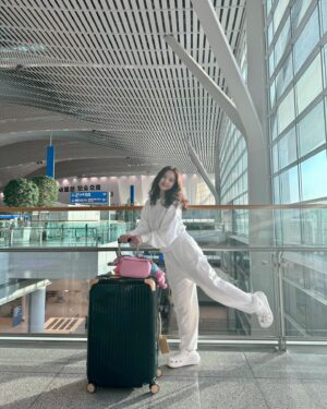 Suh Yun-a Instagram - ✈️🇻🇳✨
비행기 안에서 북두칠성을 봤어요