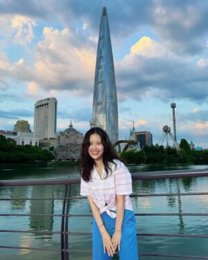 Suh Yun-a Instagram - 분더캄머 너무 좋아🩵💗🌈
@wnderkammer_official @wnder_k_shin