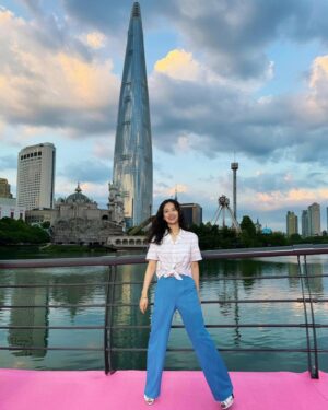 Suh Yun-a Instagram - 분더캄머 너무 좋아🩵💗🌈
@wnderkammer_official @wnder_k_shin