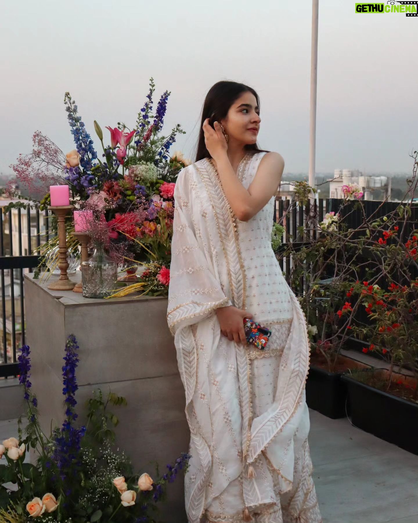 Suhani Sethi - 9.4K Likes - @shopmulmul 🌼
📸: @_.rupmeramastana._ :)))