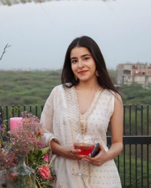 Suhani Sethi Instagram - @shopmulmul 🌼
📸: @_.rupmeramastana._ :)))