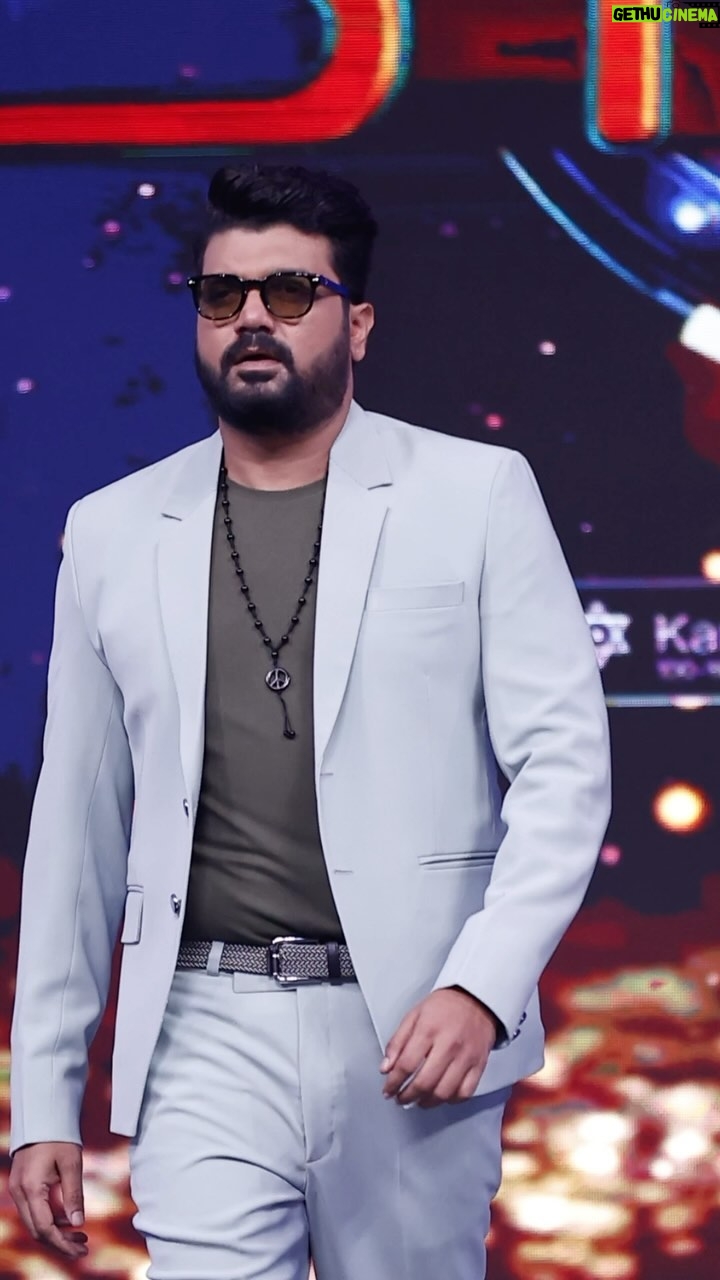 Sujan Lokesh - 12.2K Likes - Keep ur face towards the sun and ur shadow will fall behind u. #srujanlokesh