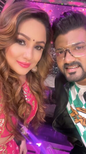 Sujan Lokesh Instagram - When a friendship spans over 15 years and is still going strong..you know that it’s one for LIfe and we did something right😀💖 happy happy birthday to my best friend, my neighbor and my dance partner !! Have a fabulous year with lots of success and happiness!!! We all love you loads💖✨🤗 @srujanlokesh let’s parrtayyyy🎉🍾🍾🥳 #happybirthday #srujanlokesh @nimmaupendra @pallavigurukiran @official_gurukiran @shilpoo @greeshmasruja @veryvinu #yaaron #friends #birthdaywishes