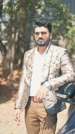 Sujan Lokesh Instagram - Be obsessed with your own potential . 
#srujanlokesh #lokeshproductions #nannammasuperstar #colorskannada #gstkannadafilm