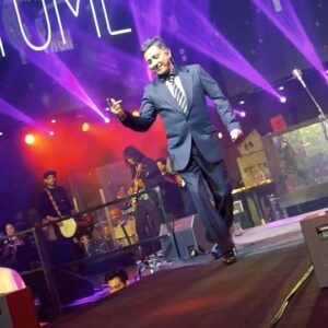 Sukhwinder Singh Instagram - Rocked the club show , gearing up for the corporate show in Dubai .....

@yumedxb @vivritentertainment @bcceventsdubai 

#dubaimusiclovers #dubai #liveinconcert #dubaimusic #sukhwindersinghliveinconcert #musiclover #musicconcert