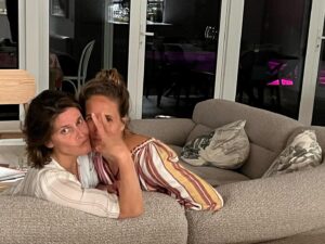 Sullivan Stapleton Instagram - House warming and goodbye dinner at the Jamos! Awesome night, yummy food and the best crew! Thank you so much and lots of love to the very funny and crazy crew😘 #good #food #goodvibes #awesome #friends #melbourne