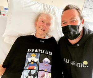Sullivan Stapleton Instagram - When visiting my grandmother in hospital and she says she needed a jumper🤷🏼‍♂️ Art imitating life. She is a badass!😂 #supergran #disney #ripcurl #dressup
