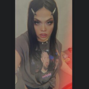 Sum Ting Wong Instagram - I take awful pictures of my friends and put them on tshirts @kyleesi90