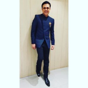 Sumeet Raghvan Instagram - What to wear?? A perennial question 🤣🤣
Thanks guys for making my life easy..❤❤
designer -@labeljmensco
styled by @bapatshweta