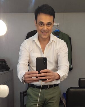 Sumeet Raghvan Instagram - #SuperfastComedyExpress 
#BTS
All geared up for 7th Feb.
@colorsmarathiofficial 
@aashishpathre