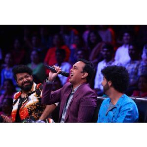 Sumeet Raghvan Instagram - #surnavadhyaasnava 
Styled by @bapatshweta
Designer @nm_design_studio 
Whatte fun!! 😍😍😍😍
With @maheshmkale @avadhoot_gupte @spruhavarad @purplepatchmediaz