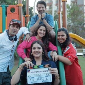 Sumeet Vyas Instagram - Raat Jawaan Hai❤️

A story about three friends portrayed by @priyabapat @anjalidineshanand @barunsobti_says made by three friends @khyati_pulao @imvicky.v and me ❤️ and ofcourse every single person who has been sucked into the gravitational force of RJH.  @sonylivindia has the most amazing team that goes out of their way to protect good stories and ofcourse @yamini_pictures who believed in this show, This script and me, probably more than I did😊. I still pinch myself sometimes, my Directorial debut is on floor! 

#raatjawaanhai