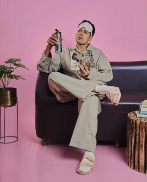 Sumeet Vyas Instagram - VIBIN IN MY PJ’s 🩳

Shot by @rashi_arora28 
Styling @amandeepkaur87 
assisted by @riarawlani @_kareenagmishra 
Outfit @houseofidar 
Managed by @rinkentertainment 
@tejgill98

Editor @abhi_giniya @retouch.psb 
#permanentroommatesonprime #tvforiginal #amazonprime #promotions #picturestoriesbyrashiarora