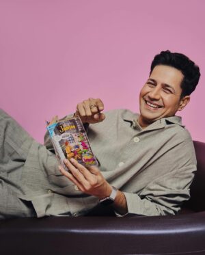 Sumeet Vyas Instagram - VIBIN IN MY PJ’s 🩳

Shot by @rashi_arora28 
Styling @amandeepkaur87 
assisted by @riarawlani @_kareenagmishra 
Outfit @houseofidar 
Managed by @rinkentertainment 
@tejgill98

Editor @abhi_giniya @retouch.psb 
#permanentroommatesonprime #tvforiginal #amazonprime #promotions #picturestoriesbyrashiarora
