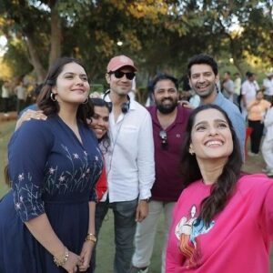 Sumeet Vyas Instagram - Raat Jawaan Hai❤️

A story about three friends portrayed by @priyabapat @anjalidineshanand @barunsobti_says made by three friends @khyati_pulao @imvicky.v and me ❤️ and ofcourse every single person who has been sucked into the gravitational force of RJH.  @sonylivindia has the most amazing team that goes out of their way to protect good stories and ofcourse @yamini_pictures who believed in this show, This script and me, probably more than I did😊. I still pinch myself sometimes, my Directorial debut is on floor! 

#raatjawaanhai