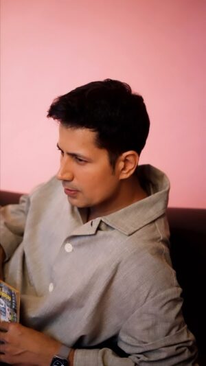 Sumeet Vyas Instagram - Thank you for all the love. 
#permanentroommates is #1 again. 
When #season3 of a show is managing to touch people’s hearts, it’s truly transcendental. 
It just solidifies our belief in telling stories the way we do. #straightfromtheheart 
@primevideoin thank you for giving us the platform and connecting us to a larger audience.

Shot by @dreamdraftfilms 
Styled by @amandeepkaur87
Outfit by @houseofidar