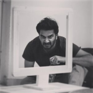 Sumeet Vyas Instagram - #behindthescene #puranechawal 
#rehearsalroom 

📸 @literally.kuldeep 

#prithvifestival2023 #theatre #backstage