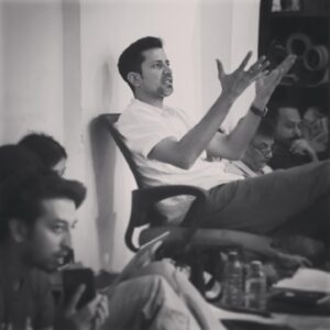 Sumeet Vyas Instagram - #behindthescene #puranechawal 
#rehearsalroom 

📸 @literally.kuldeep 

#prithvifestival2023 #theatre #backstage
