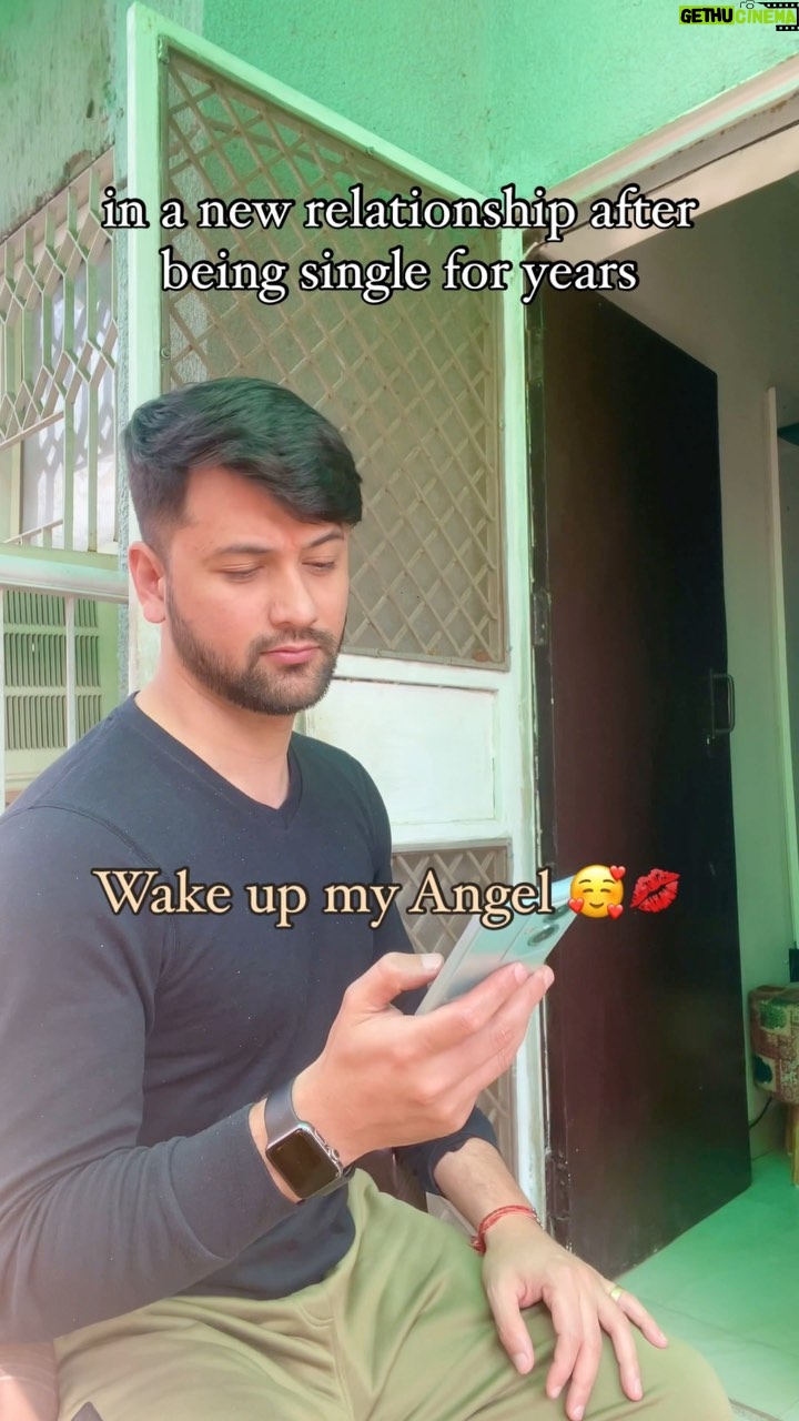 Sumit Bhardwaj - 1.1K Likes - Me & orders really don’t vibe !!
.
#summitbhardwaj #love #livelovelaugh