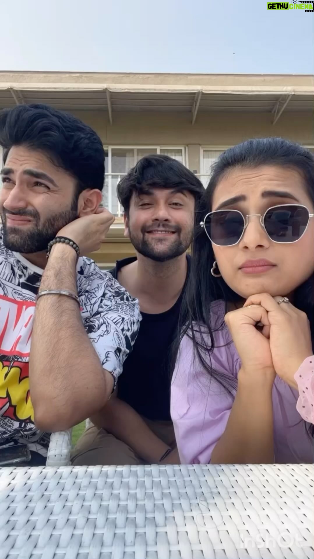Sumit Bhardwaj - 68.2K Likes - Mere paapi dost😬😬
@summitbhardwaj @akashrjagga ♥️♥️
#meredoanmolratan❤️ #friends #happiness #akashjagga #sumitbharadwaj #radhikamuthukumar