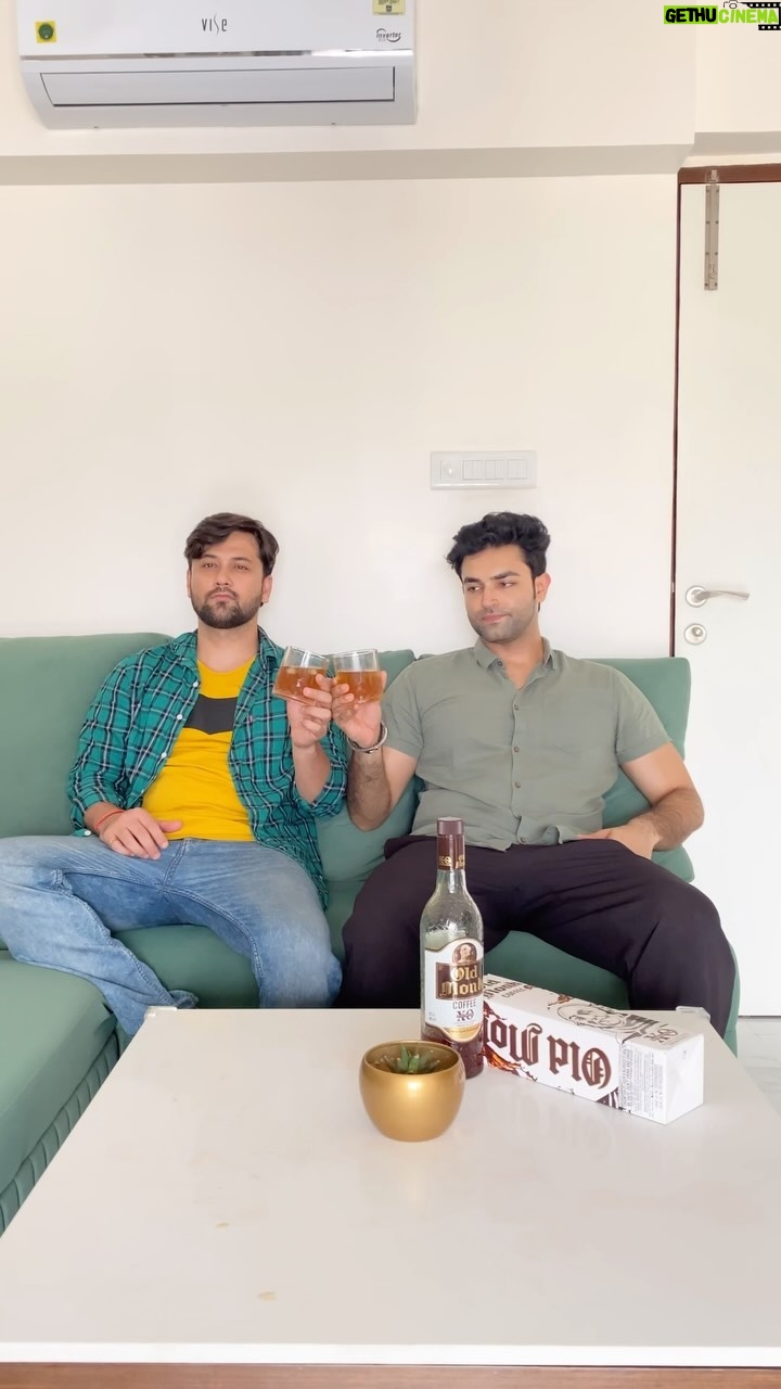 Sumit Bhardwaj - 1K Likes - Khao peyoo Aish karoo mitro 😅🥳🤩
.
#akashjagga #summitbhardwaj #comedyreels #reelsindia #memes #boys #trending #love #