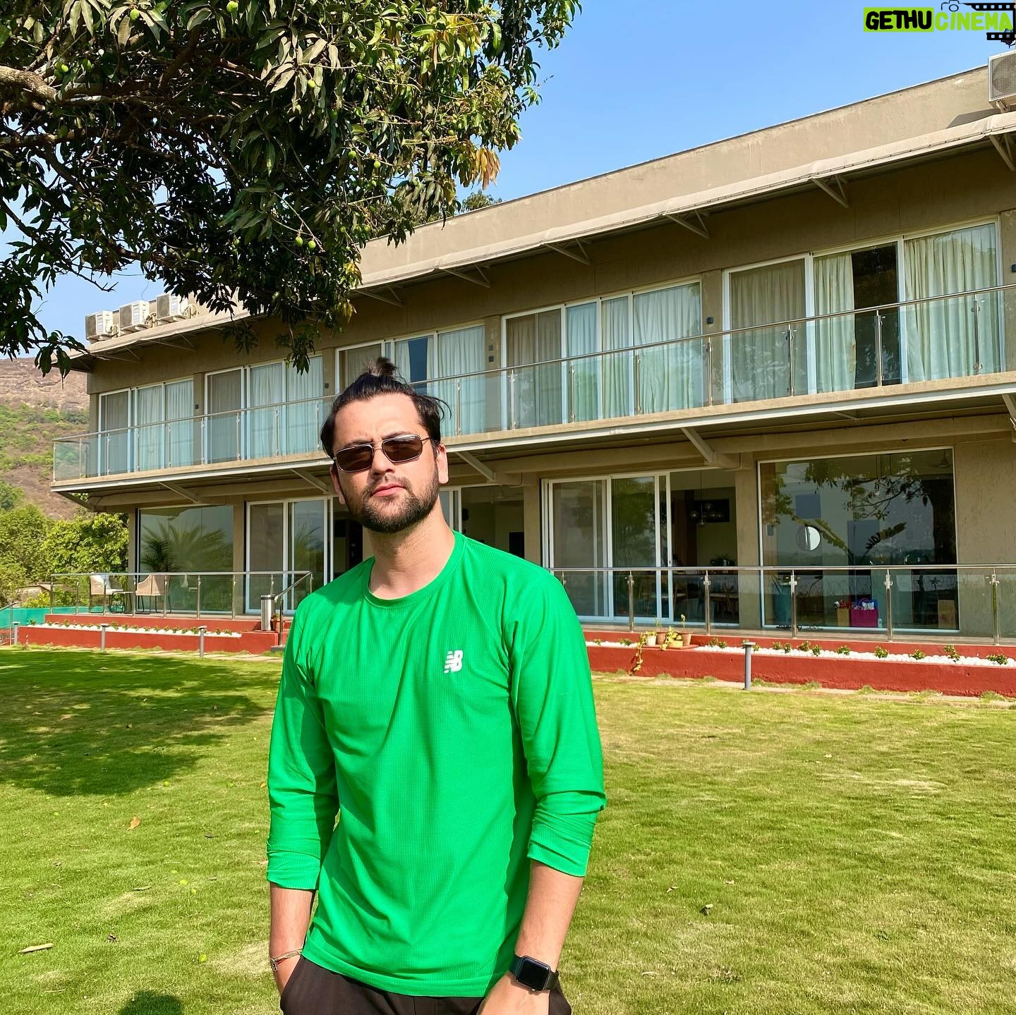 Sumit Bhardwaj - 2.2K Likes - Take only Pictures, leave only Footprint’s ✨💫
.
This would have not happened without @anantavillaofficial @_surgemedia_
.
#summitbhardwaj #travelphotography #livelovelaugh