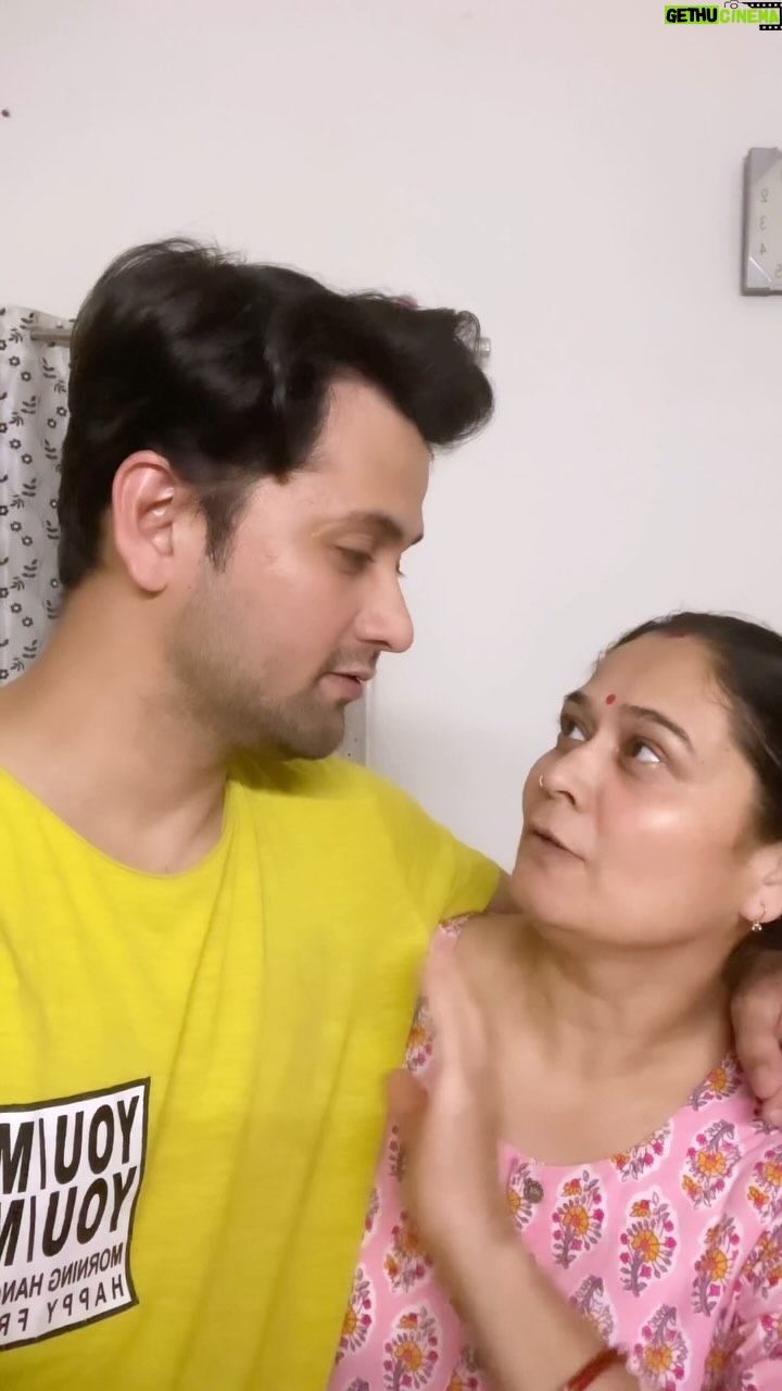 Sumit Bhardwaj - 1.1K Likes - Galati Bachoo ki hee Hoti hai 🤓🤪
.
#summitbhardwaj #maabeta #indianparents #comedy #memes #reelsindia #love #livelovelaugh