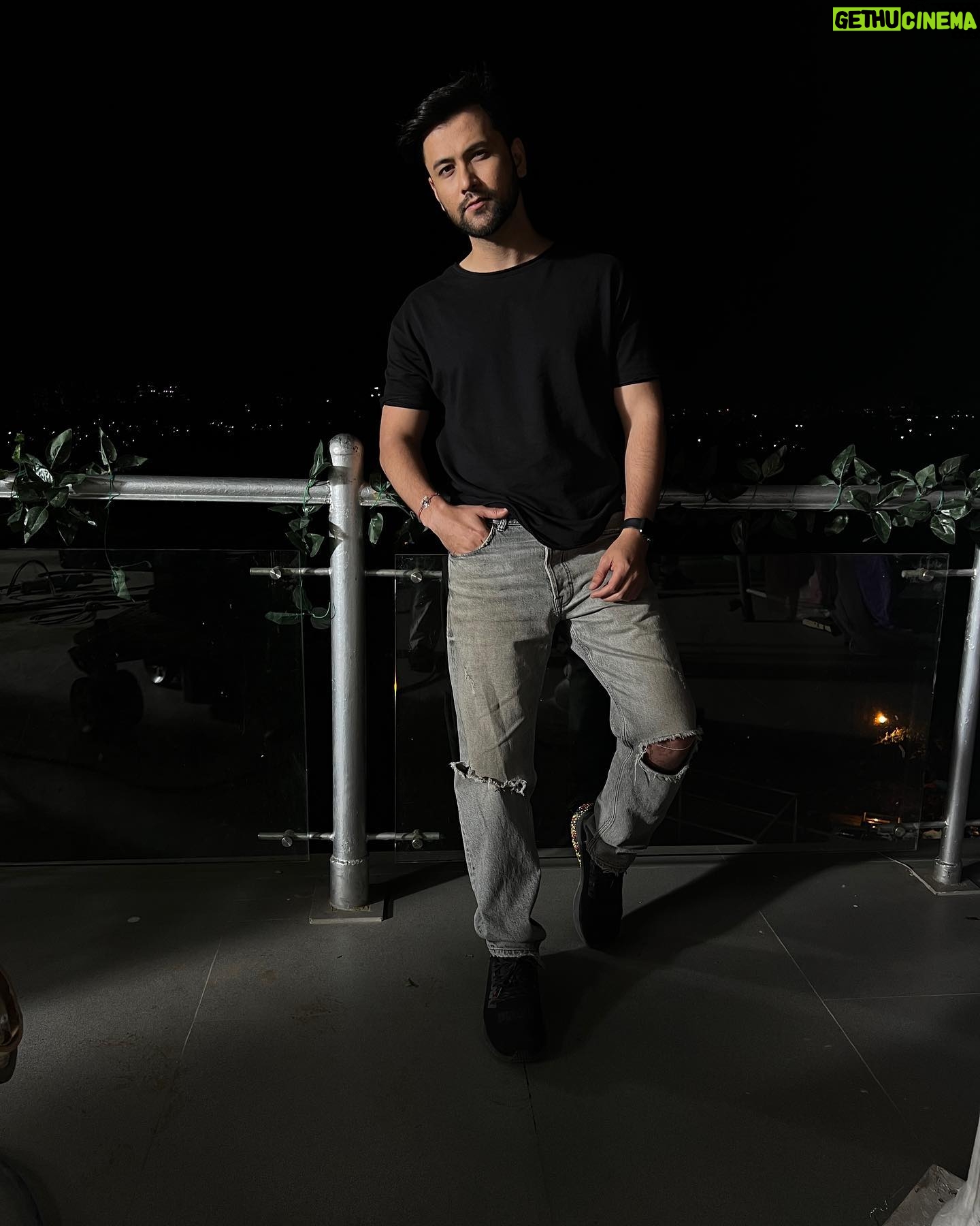 Sumit Bhardwaj - 1K Likes - Waqt ki qaid mein zindagi hai magar, Chand ghadiyan yahi hai jo azaad hai ….
.
#summitbhardwaj #life #love #livelovelaugh