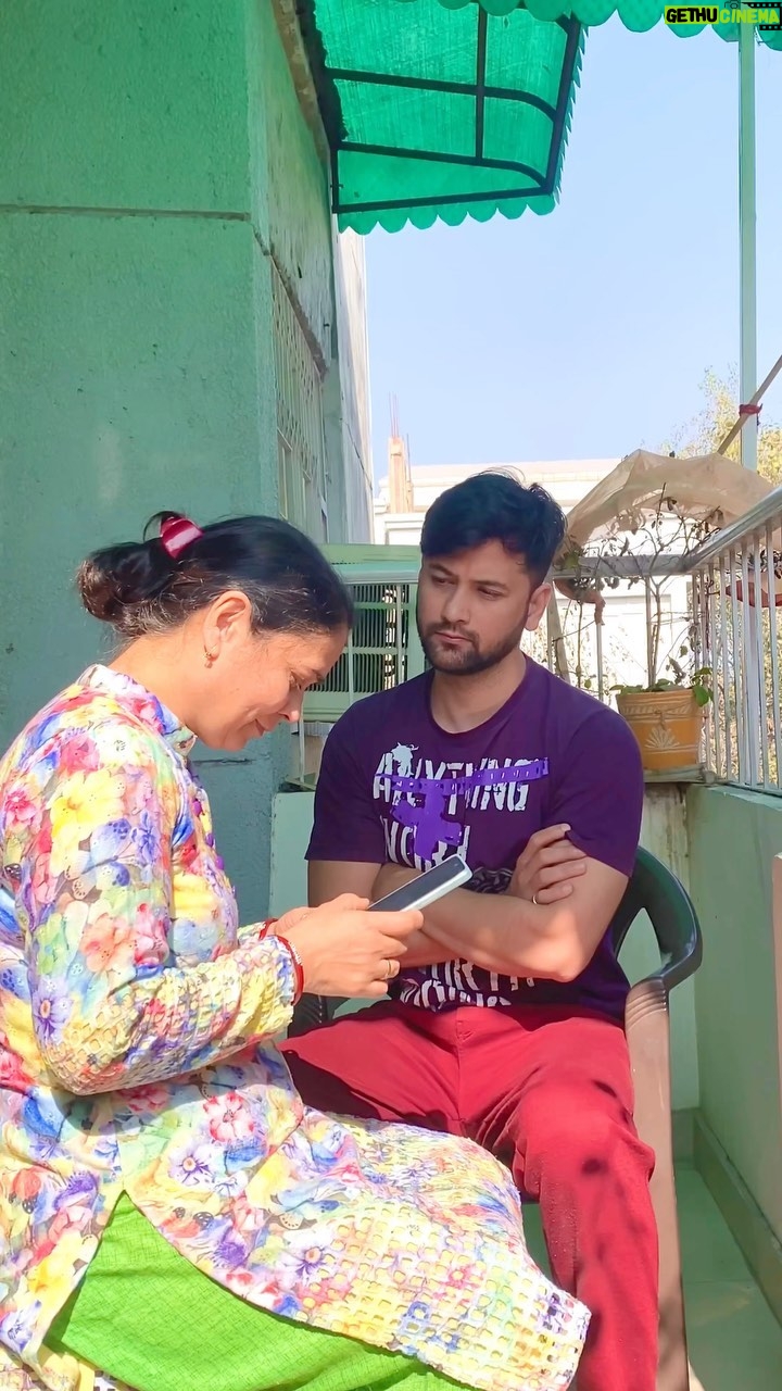 Sumit Bhardwaj - 17.6K Likes - Vlogs dekh rahien hona ?? Link in bio🌹✨
.
#summitbhardwaj #maabeta #indianparents #love #livelovelaugh
