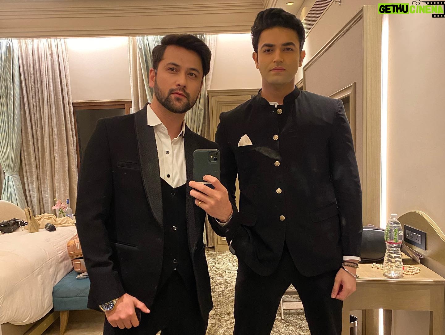 Sumit Bhardwaj - 1.4K Likes - Where there is love there is life ✨💫
.
#summitbhardwaj #wedding #loveislove #friends #udaipur #love #livelovelaugh
