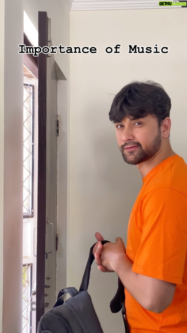 Sumit Bhardwaj - 1.1K Likes - Kabhi Aashique toh Kabhi 🤓🤓
.
#summitbhardwaj #reelsindia #trendingreels #love #livelovelaugh