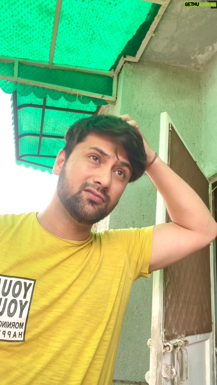 Sumit Bhardwaj - 1.5K Likes - Dekh lee bhai esliye nahi Aaya tujhse milney !!
.
#summitbhardwaj #indianparents #livelovelaugh #maabeta #comedy #memes #reelsindia #comedyreels #funnyvideos #godiskind