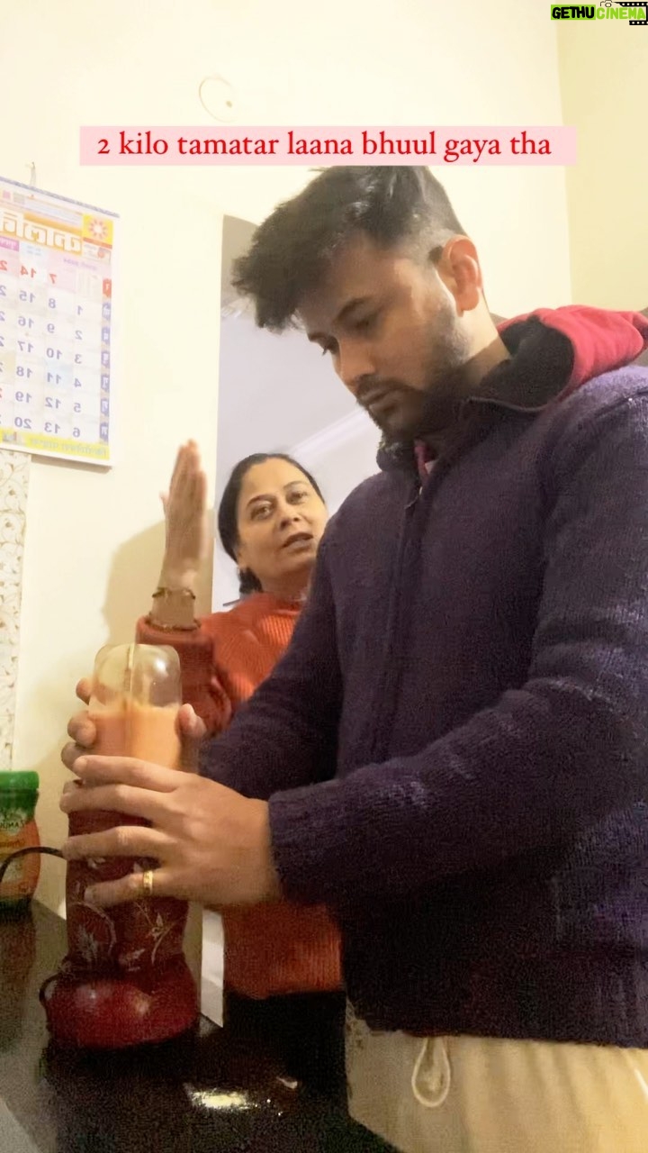 Sumit Bhardwaj - 1.6K Likes - Nadaan Hun , bacha hun mien toh Mummy 🤓☺️🤩
.
#summitbhardwaj #maabeta #indianparents #love #livelovelaugh
