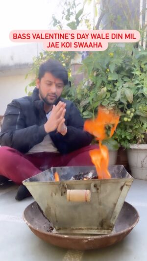 Sumit Bhardwaj Instagram - Hawan Bhi karwadiya Guys ✨🙏🏻
.
#summitbhardwaj #valentinesday #hawan #love #livelovelaugh