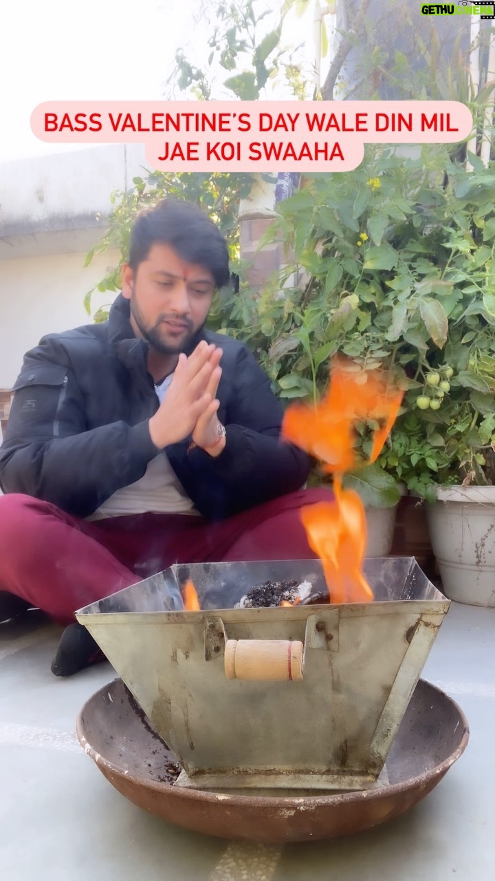 Sumit Bhardwaj - 1.7K Likes - Hawan Bhi karwadiya Guys ✨🙏🏻
.
#summitbhardwaj #valentinesday #hawan #love #livelovelaugh