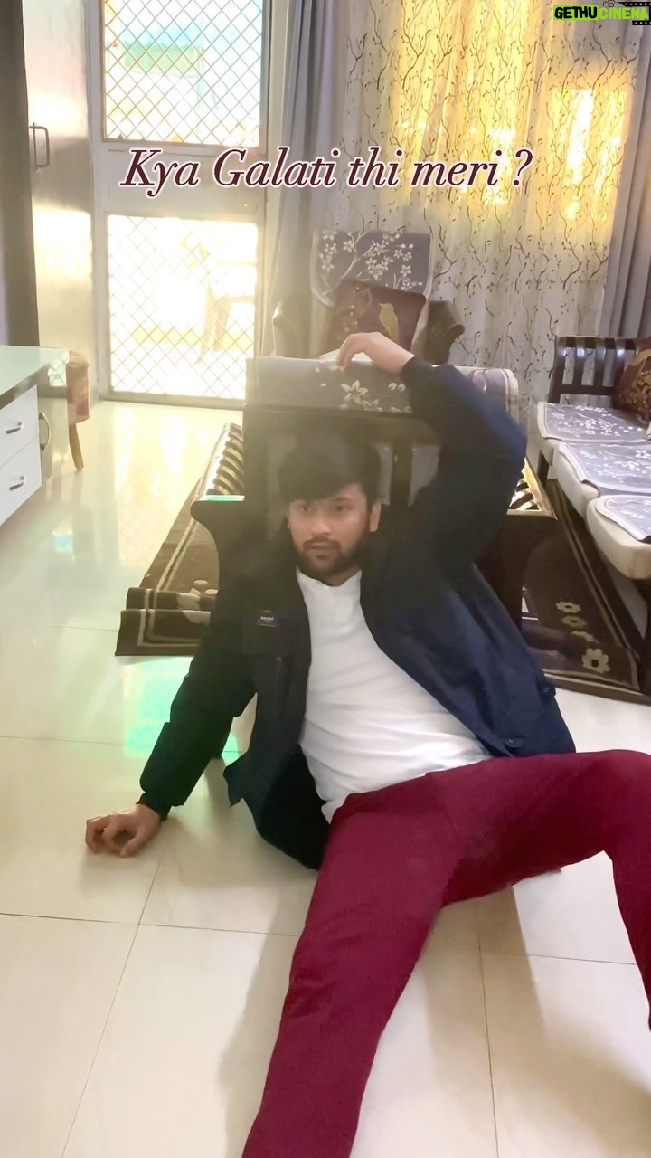 Sumit Bhardwaj - 70.3K Likes - Kis baat ki Saza mili ??
.
#summitbhardwaj #maabeta #indianparents #love #livelovelaugh