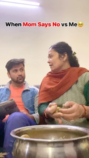 Sumit Bhardwaj Instagram - End mien dekhoo Kyaa Hota hai 🤓🥹
.
#summitbhardwaj #maabeta #comedy #indianparents #love #livelovelaugh