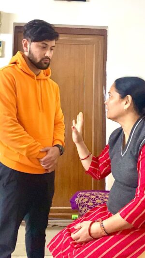 Sumit Bhardwaj Instagram - Ek din mera bhi Sapna poora Hoga 🤡😵‍💫 
.
#summitbhardwaj #maabeta #indianparents #comedyreels #reelindia #love #livelovelaugh