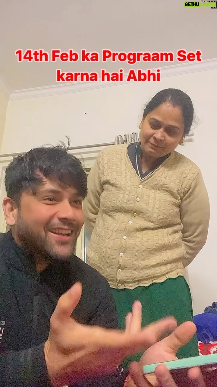 Sumit Bhardwaj - 1.4K Likes - Apkaa prograam kya hai ??
.
#summitbhardwaj #valentinesday #comedy #maabeta #indianparents #livelovelaugh