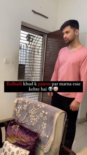 Sumit Bhardwaj Instagram - Mummy k mood ka bhi kuch nahi Pata kabhi bhi Barasta Hai 🙄
.
#summitbhardwaj #maabeta #livelovelaugh #indianparents #comedyreels #reelsindia