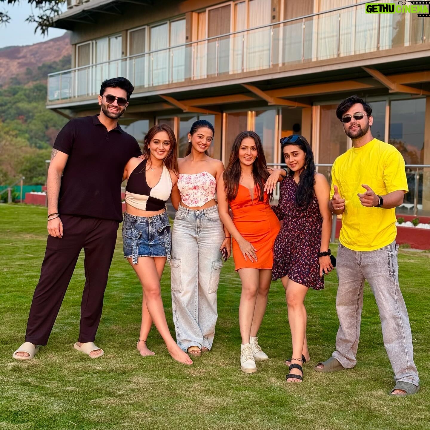 Sumit Bhardwaj - 2.2K Likes - Take only Pictures, leave only Footprint’s ✨💫
.
This would have not happened without @anantavillaofficial @_surgemedia_
.
#summitbhardwaj #travelphotography #livelovelaugh