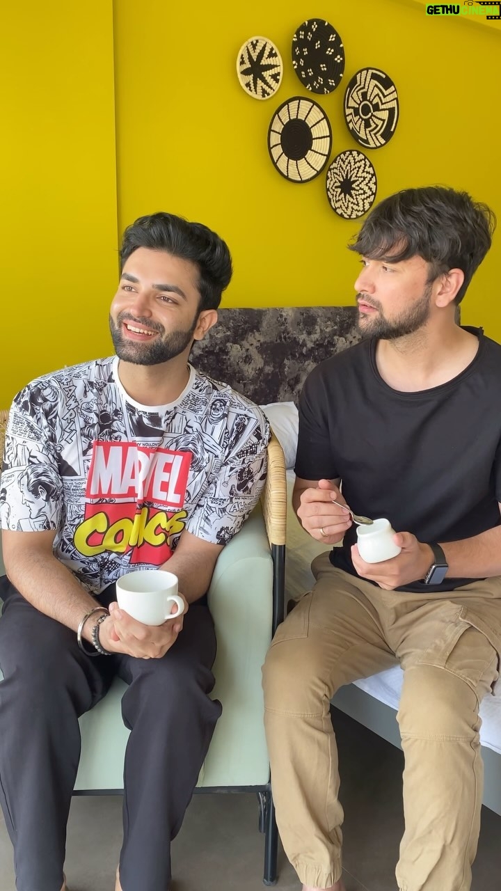 Sumit Bhardwaj - 2.7K Likes - Chammach ek Shakar Do 🥸🤓
.
#summitbhardwaj #akashjagga #comedyreels #reelsindia #memes #love #livelovelaugh