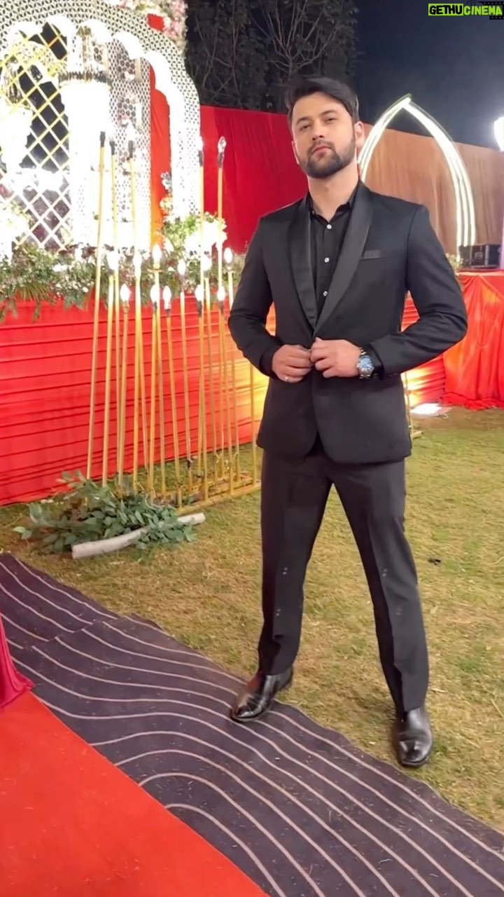 Sumit Bhardwaj - 1.6K Likes - 🌹🖤
.
#summitbhardwaj #blacksuit #love #lucknow #reels #livelovelaugh