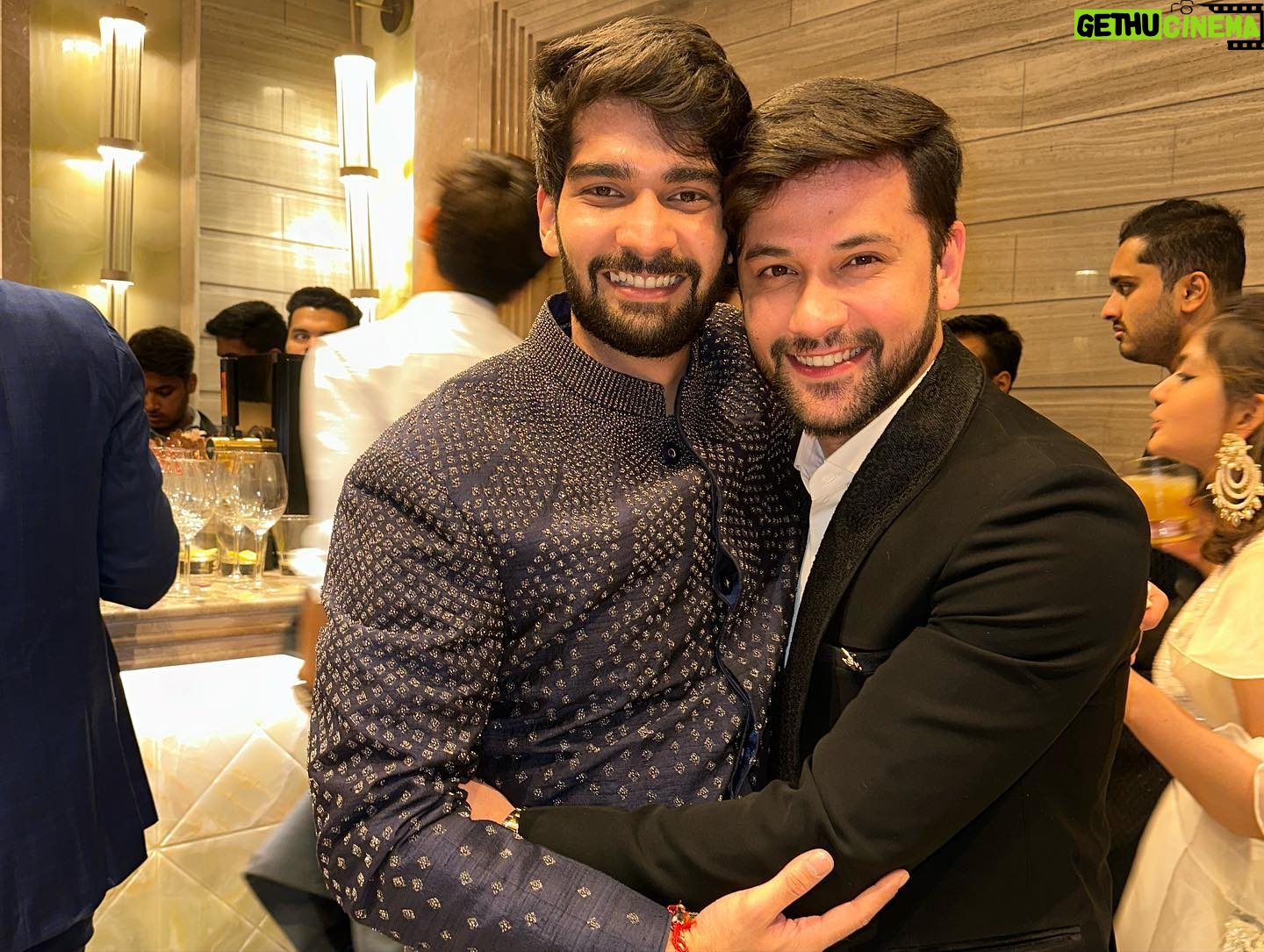 Sumit Bhardwaj - 1.4K Likes - Where there is love there is life ✨💫
.
#summitbhardwaj #wedding #loveislove #friends #udaipur #love #livelovelaugh
