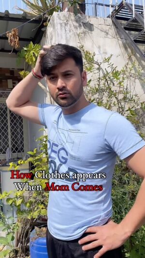 Sumit Bhardwaj Instagram - Gajab Jaadu Hai 🤩🤩
.
#summitbhardwaj #maabeta #indianparents #comedy #reelsindia #love #dwarkadelhi #livelovelaugh