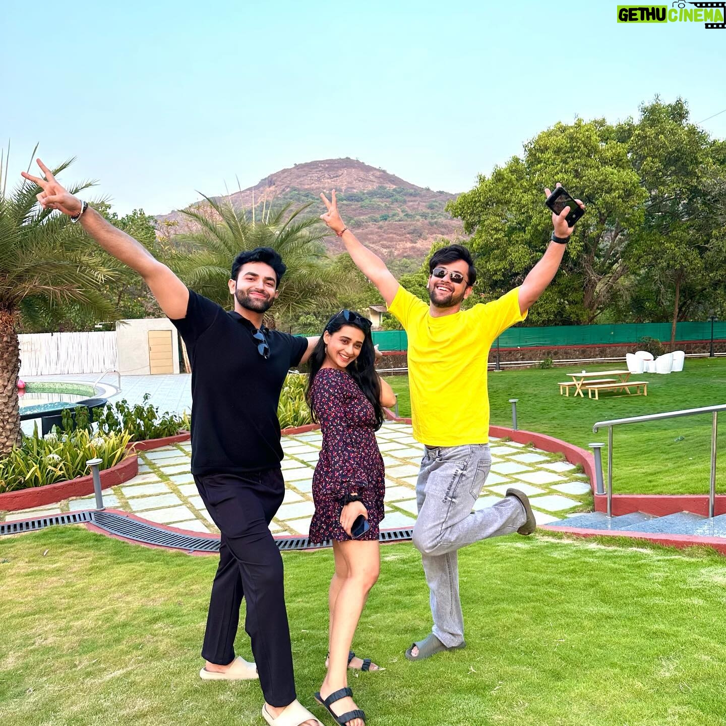 Sumit Bhardwaj - 2.2K Likes - Take only Pictures, leave only Footprint’s ✨💫
.
This would have not happened without @anantavillaofficial @_surgemedia_
.
#summitbhardwaj #travelphotography #livelovelaugh